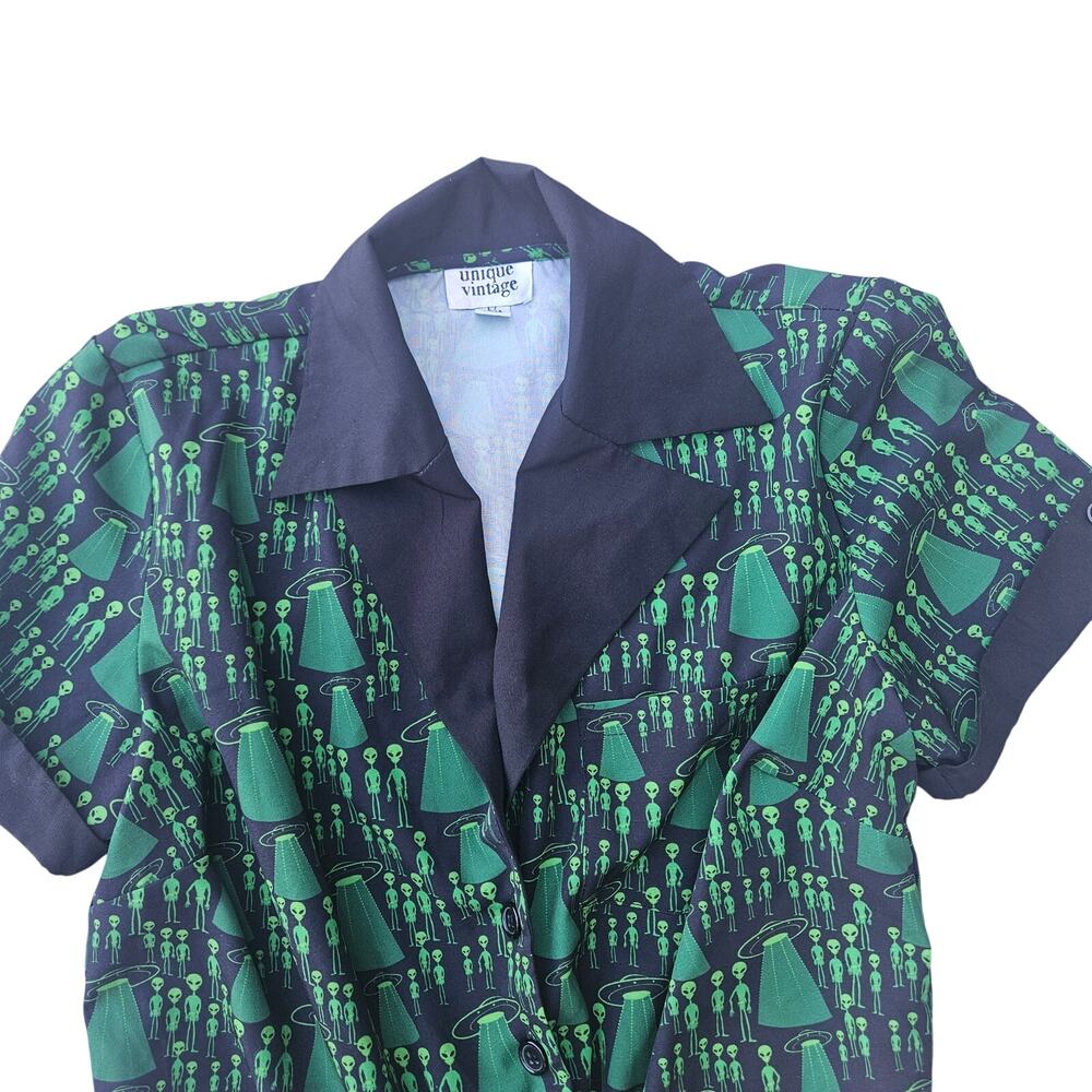 Unique Vintage Alien Print Crop Top 10/12 Green Black Tie Front Retro